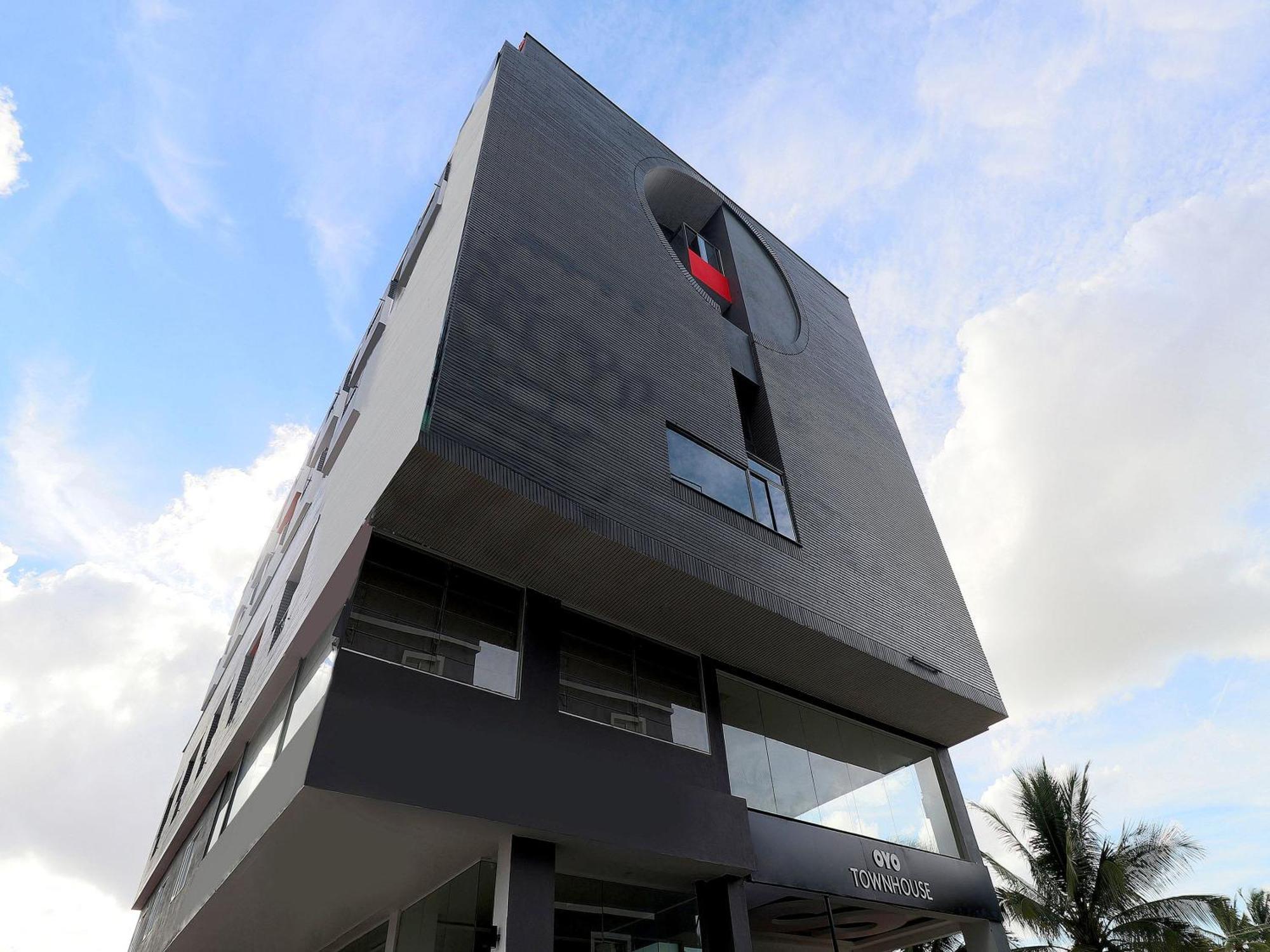 Super Townhouse Reva College University Yelahanka Eksteriør billede